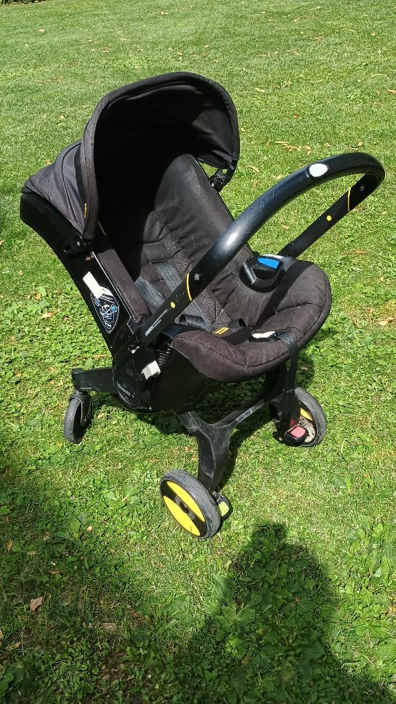 DOONA, poussette et siège auto 2 en 1 TBE, Enfants & Bébés, Enlèvement, Poussette
