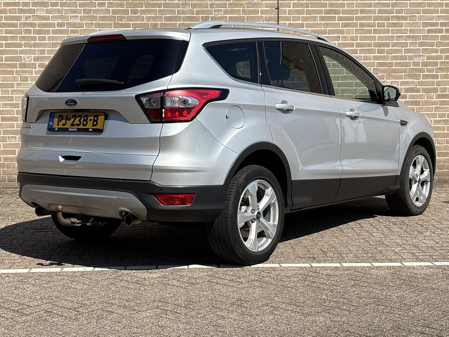 Ford Kuga 1.5 EcoBoost Titanium | Pano | Climate | Cruise |, Auto's, Ford, Zwart, Navigatiesysteem, Bedrijf, Handgeschakeld