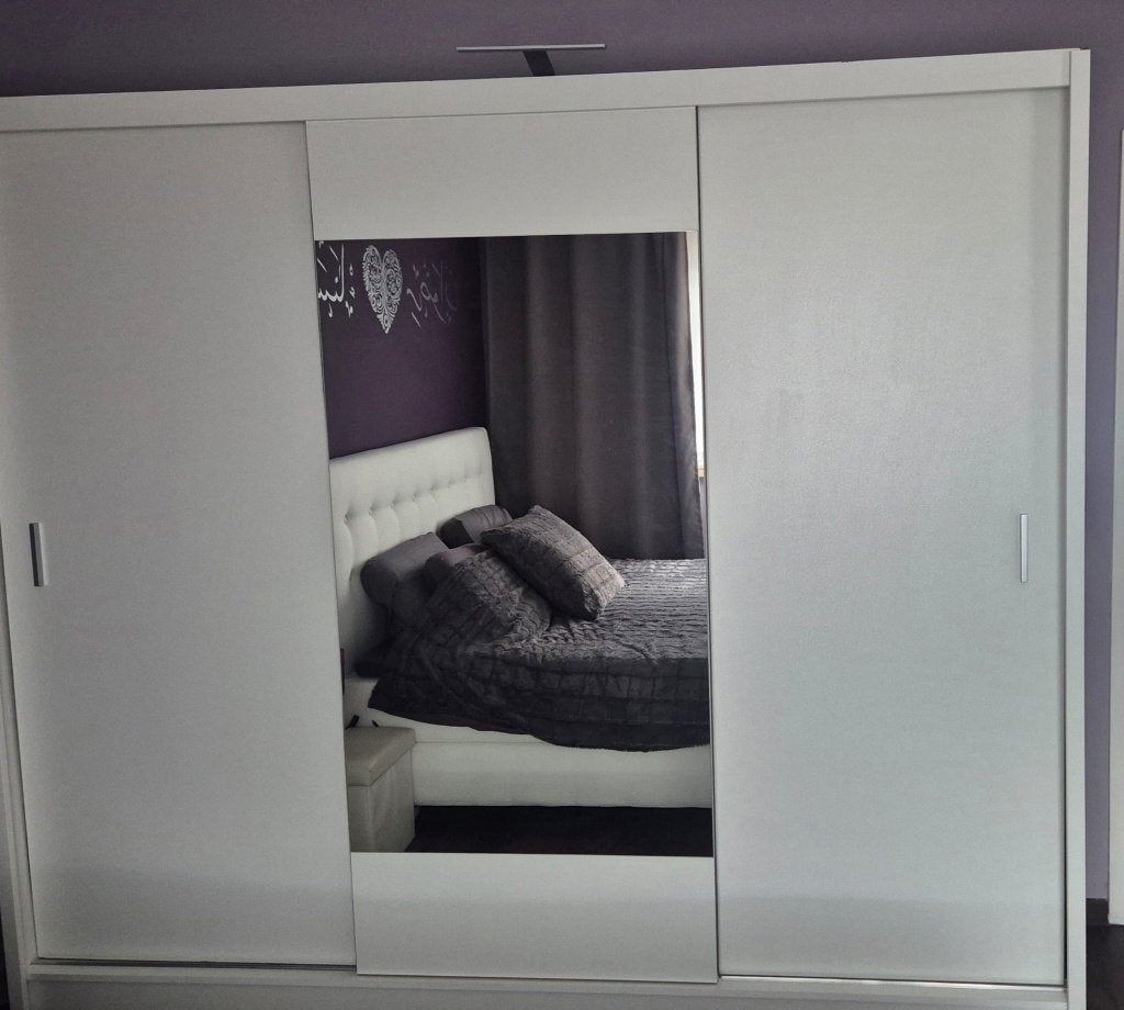 Grote witte kleerkast met 3 schuifdeuren & spiegel, Ophalen, Gebruikt, 200 cm of meer, 200 cm of meer