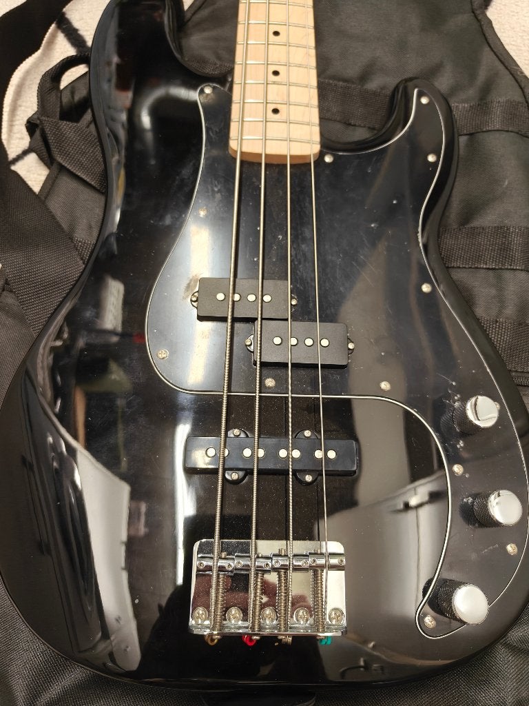 Squier Affinity P-bass + Rumble 15 amp, Muziek en Instrumenten, Snaarinstrumenten | Gitaren | Bas, Zo goed als nieuw, Elektrisch