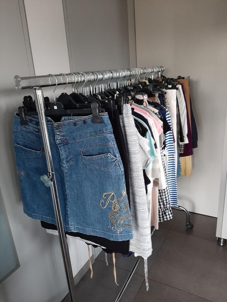 500 x kleding alle maten 1€/stuk of 80€ per 100 stuks, Kleding | Dames, Ophalen of Verzenden, Zo goed als nieuw