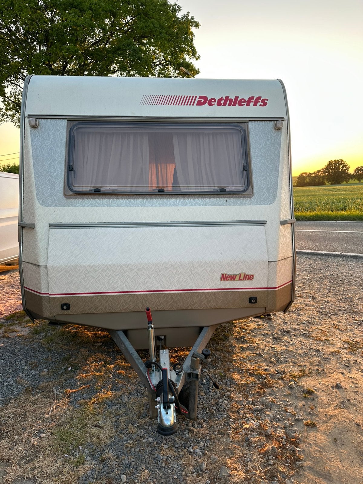 Zeer nette, goed onderhouden Dethleffs caravan, Coin salon convertible, Entreprise, 5 à 6 mètres, Poêle
