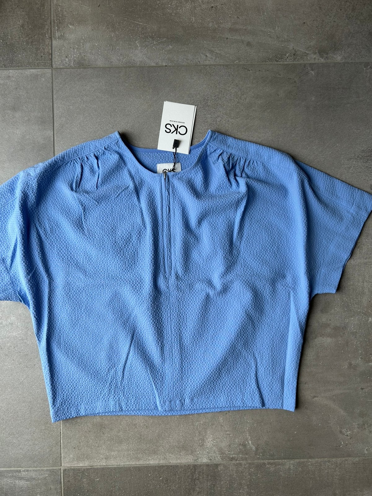 CKS- Blauw bloesje. Maat S. Nieuw, Blauw, Nieuw, Ophalen of Verzenden, Korte mouw