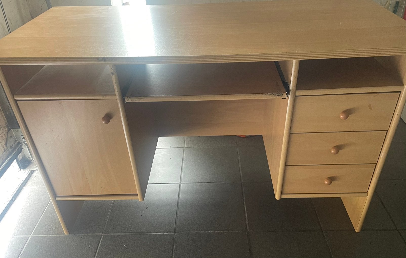 Bureau te koop – €40, Gebruikt, Met lades, Schoolbureau, Bruin
