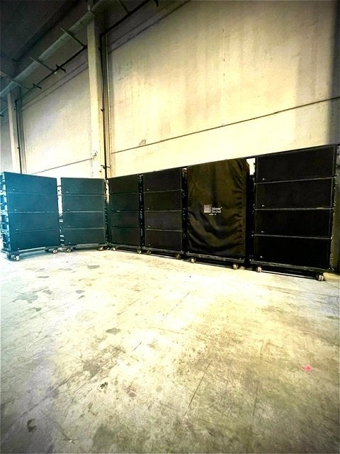 MEYER SOUND LEO-M + 1100-LFC SYSTEEM TE KOOP, Gebruikt, Inclusief kabels, Speakerset, Ophalen