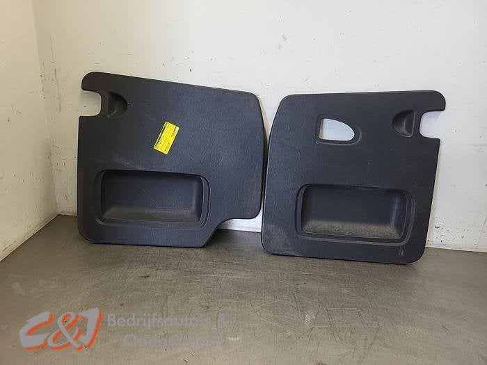 Revêtement portière arrière d'un Renault Trafic, Renault, -, 3 mois de garantie, Utilisé