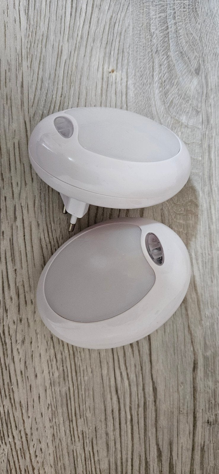 Lot de 2 veilleuses à LED avec capteur (prise) — Blanc, Enlèvement, Comme neuf, Batterie