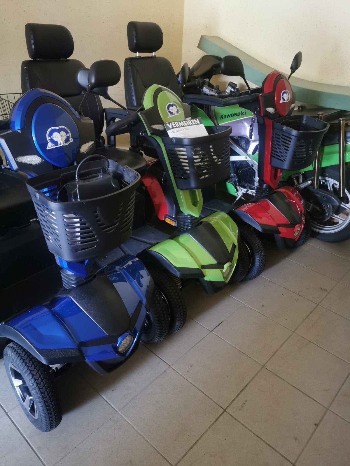 différents modèles de scooters et de fauteuils roulants 0488, Enlèvement ou Envoi, Pliant, Comme neuf, Fauteuil roulant électrique