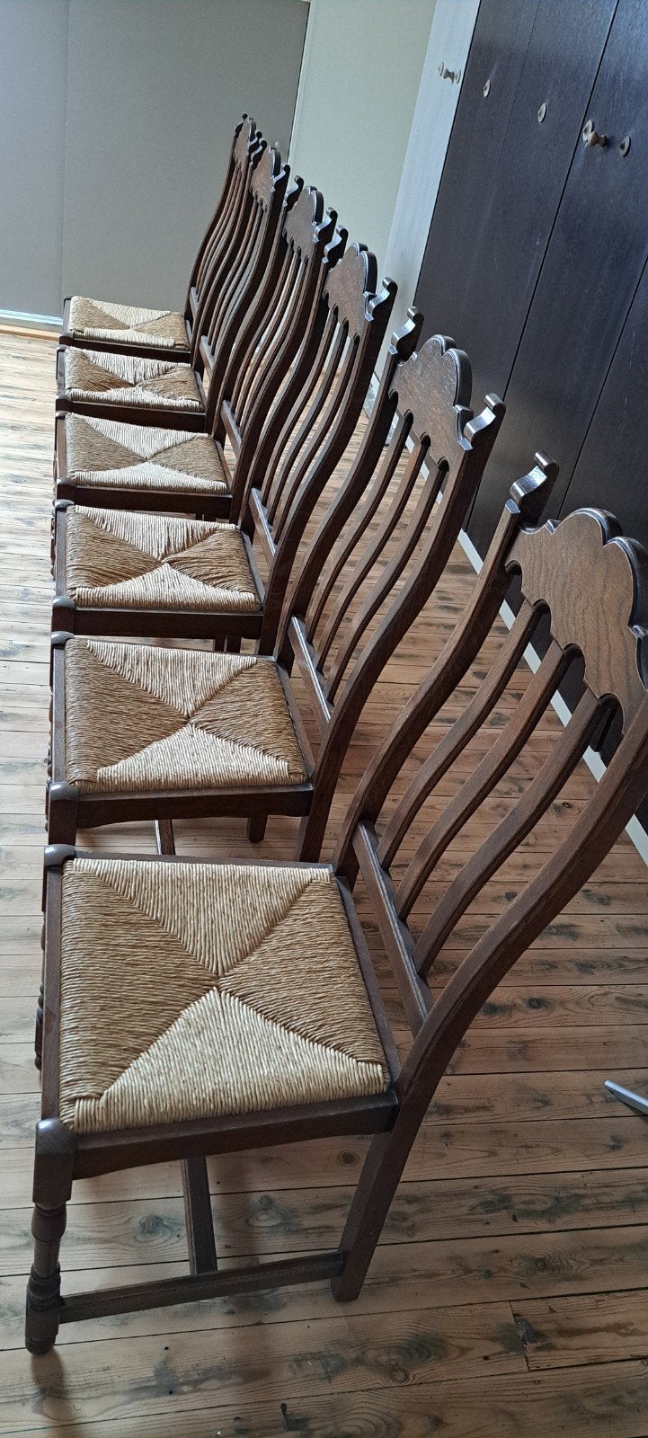 Prachtige eiken stoelen, Ophalen