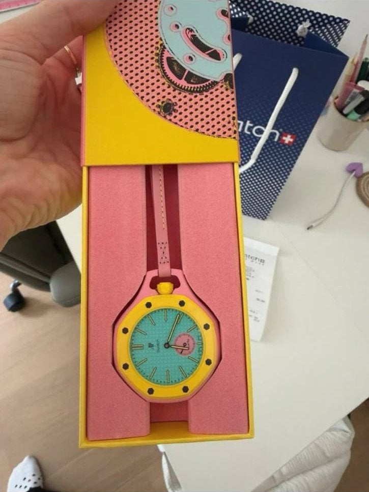Swatch x Audemars Piguet Royal Oak Royal Pop roze horloge, Handtassen en Accessoires, Horloges | Heren, Verzenden, Zo goed als nieuw