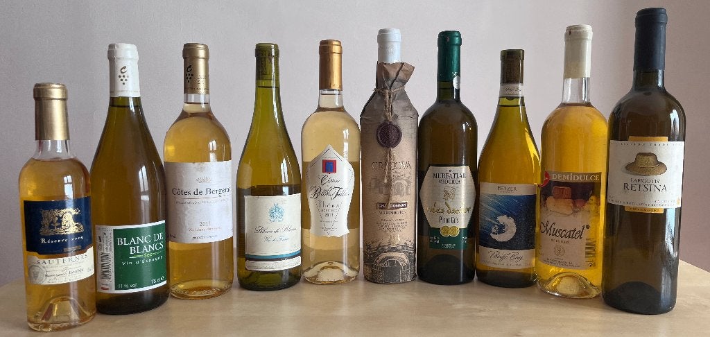 Lot 10 vins blancs et liquoreux: Sauternes, Bergerac, etc., Autres régions, Pleine, Comme neuf, Vin blanc