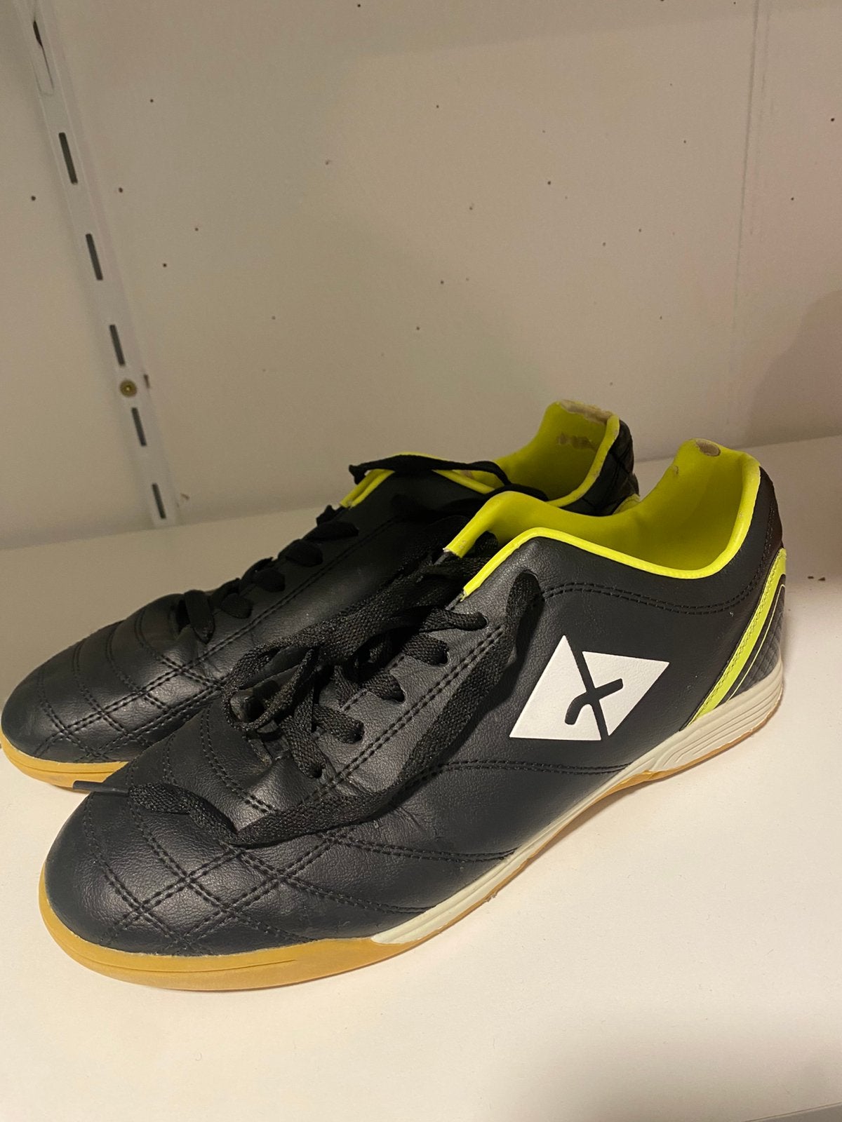 Voetbalschoen binnenzaal, Sport en Fitness, Voetbal, Ophalen, Gebruikt, Schoenen