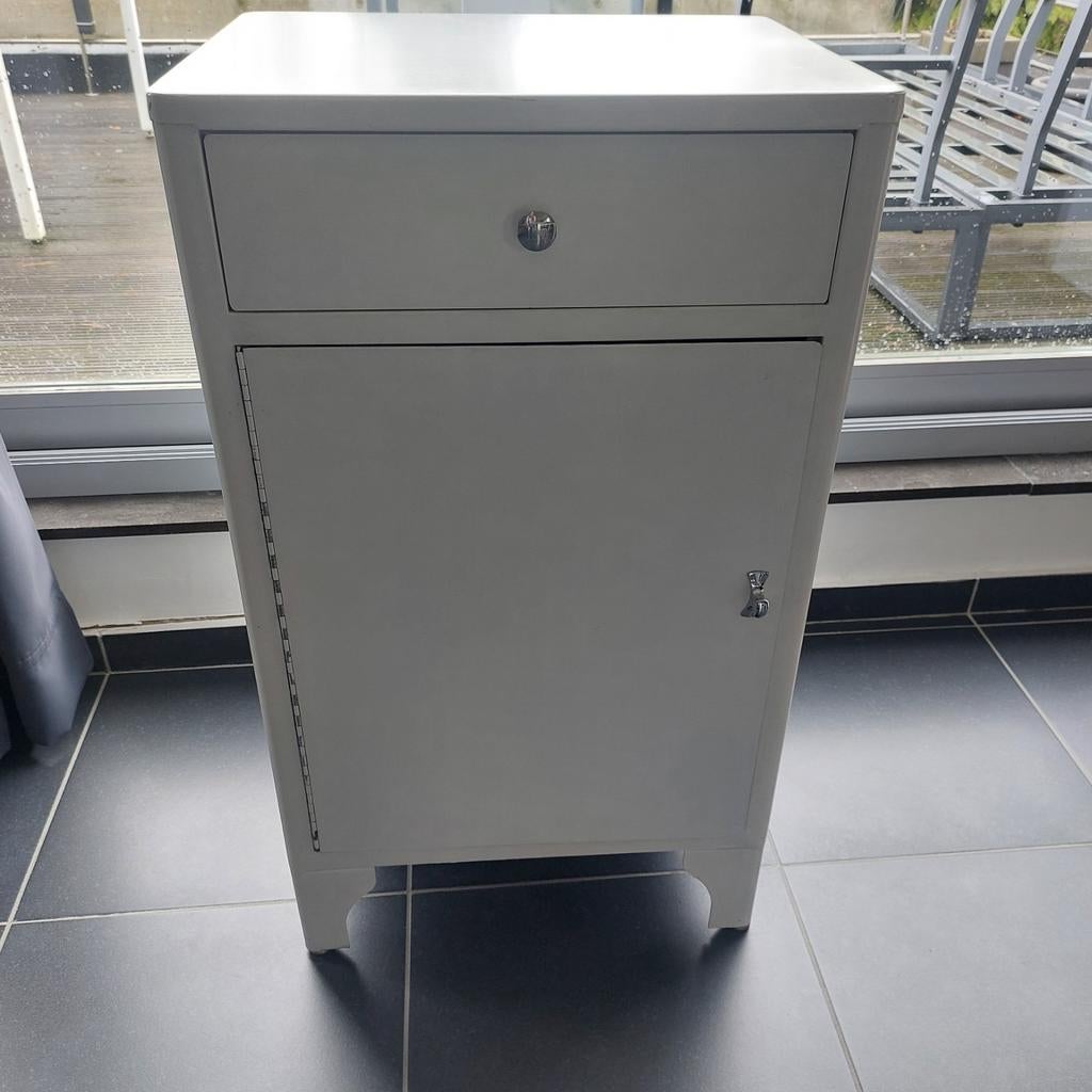 Metalen Leger kastje, Ophalen
