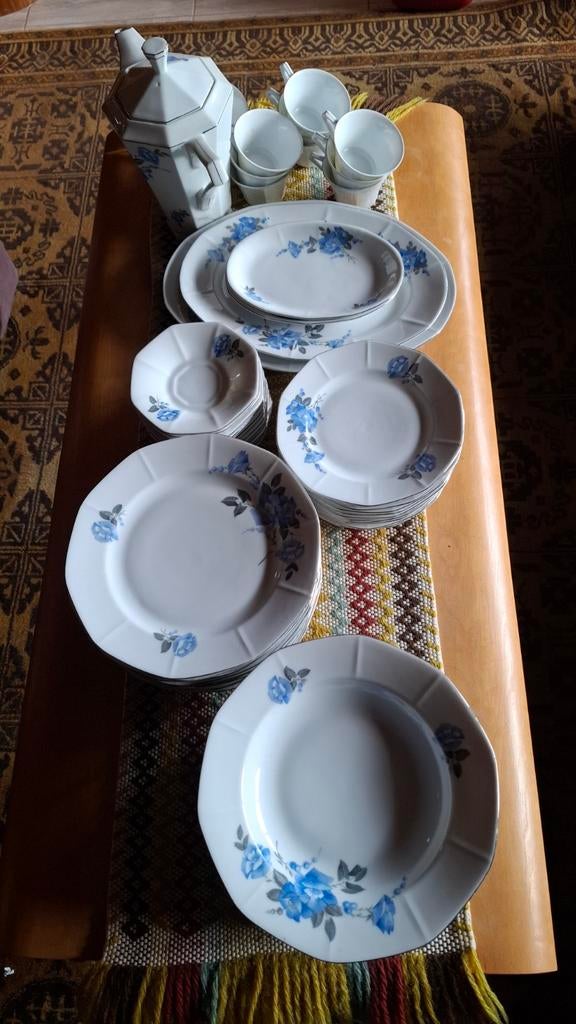Porselein servies Victoria, Ophalen