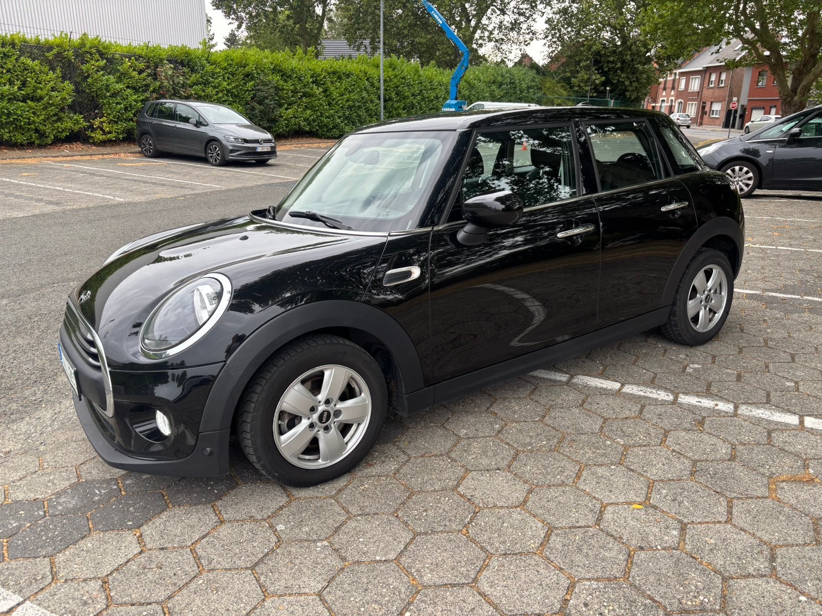 Zeer mooie Mini 5D benzine 2021 in top staat met opties ., Auto's, Mini, Voorwielaandrijving, Stof, Zwart, Bedrijf