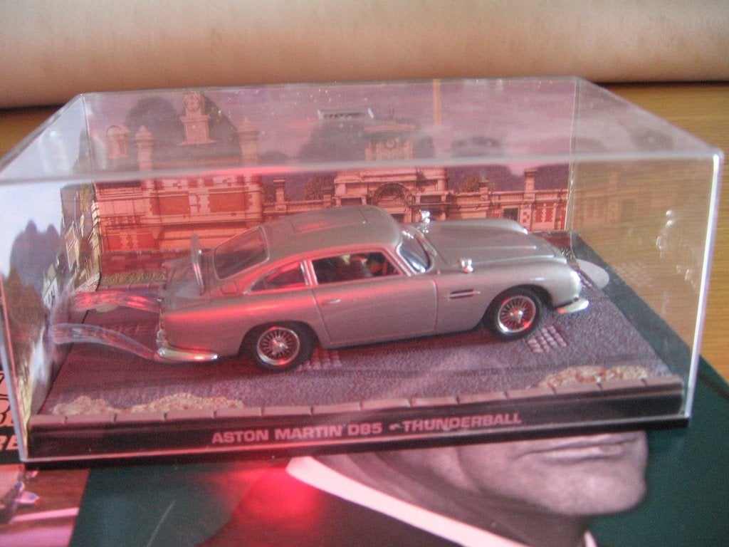 james bond 007 thunderball DB5 austin Martin +magazine, Hobby en Vrije tijd, Ophalen, Zo goed als nieuw, Auto, Overige merken