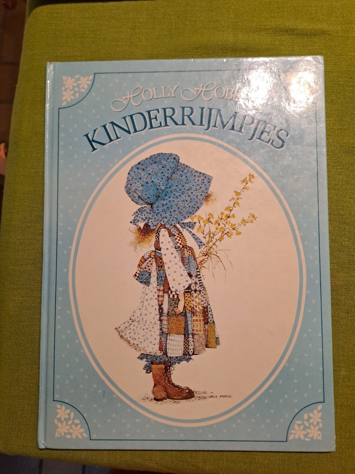 vintage Holky Hobbie kinderrijmjes, Enlèvement