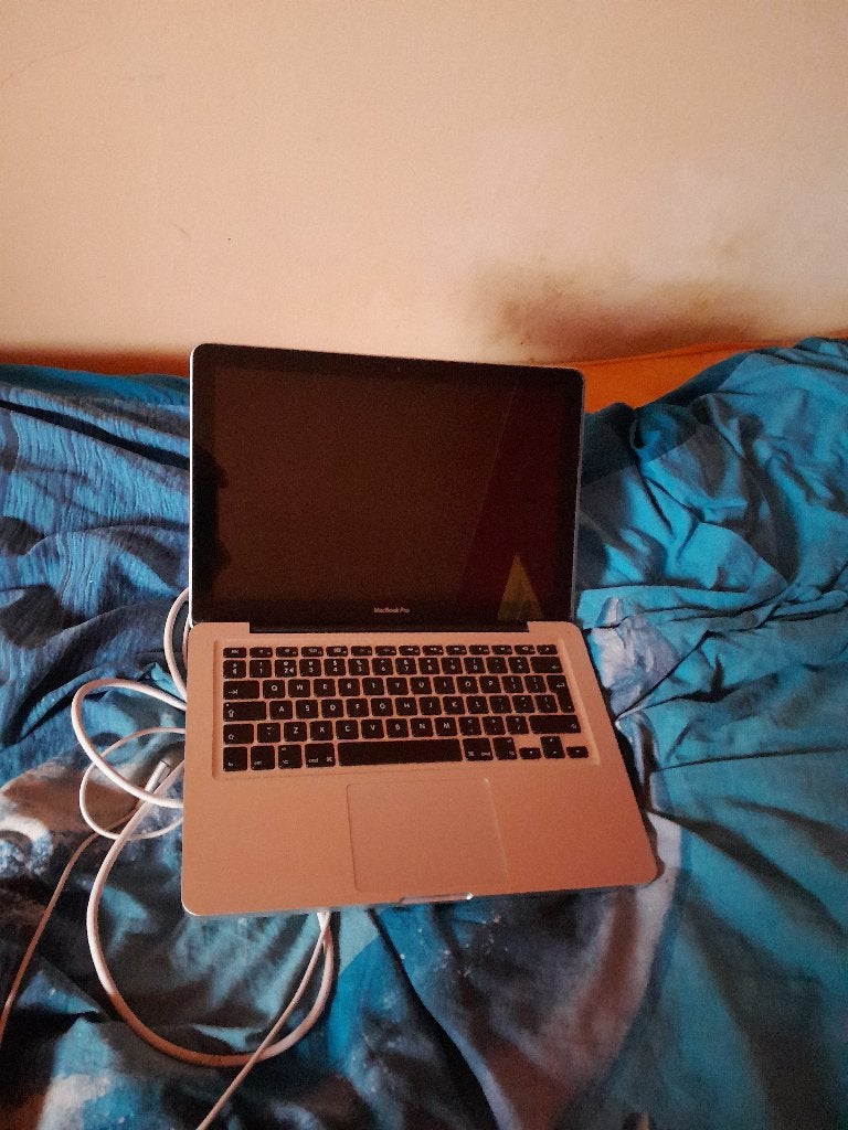 mac book pro + oplader, Computers en Software, 2 tot 3 Ghz, 128 GB of minder, Niet werkend, 16 GB