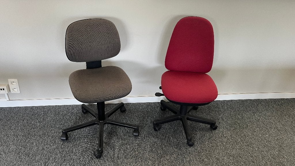 chaise de bureau rouge ou grise, Maison & Meubles, Chaises de bureau, Enlèvement, Comme neuf, Rouge, Chaise de bureau