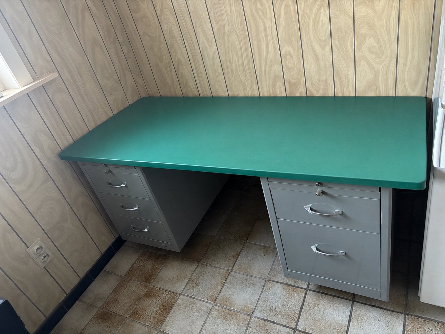 Metalen Bureau, Huis en Inrichting, Bureaus, Ophalen, Zo goed als nieuw