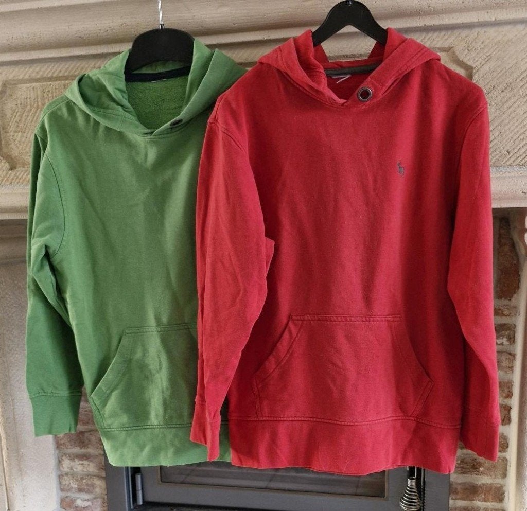 2 pull-overs à capuche - Taille 176 - Rouge+Vert, Enfants & Bébés, Vêtements enfant | Taille 176, Envoi, Utilisé, Garçon ou Fille