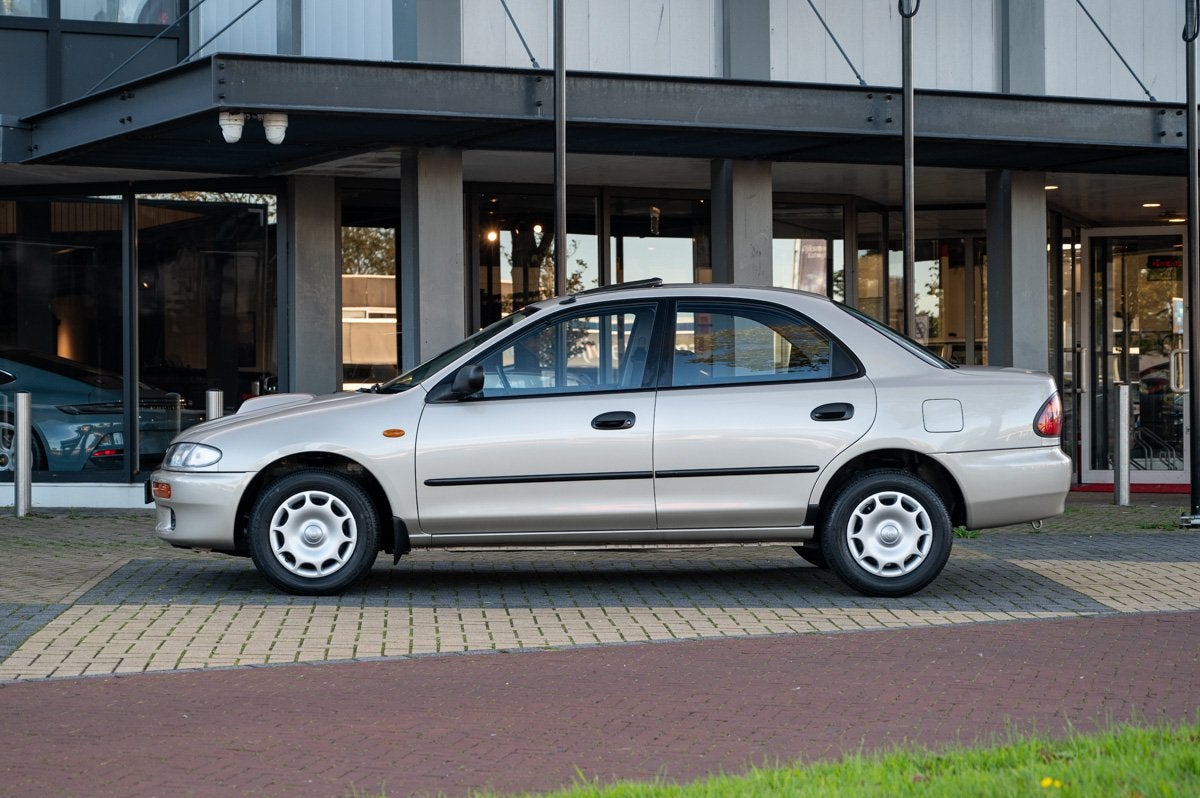 Mazda 323 TD (bj 1995), Auto's, Stof, Gebruikt, Bedrijf, Metaalkleur