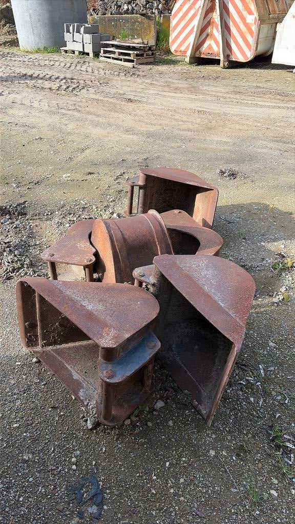 Partij kraanbakken, Ophalen, Graafmachine