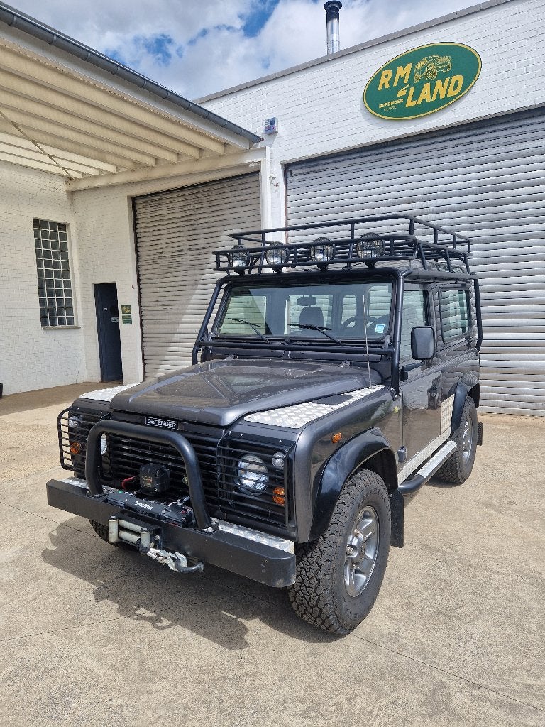 Land Rover Defender 90 Td5 TOM RAIDER, Autos, Land Rover, Achat, Entreprise, Boîte manuelle, Noir