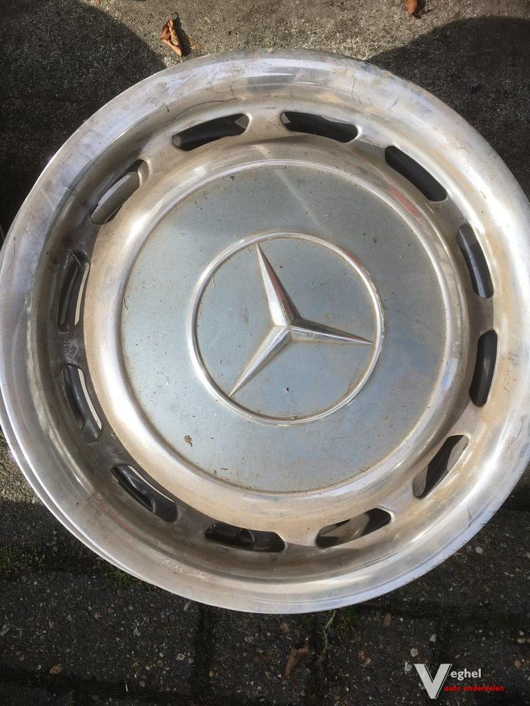 Mercedes w114 w115 w123 wieldoppen, Auto diversen, Wieldoppen, Gebruikt, Ophalen of Verzenden