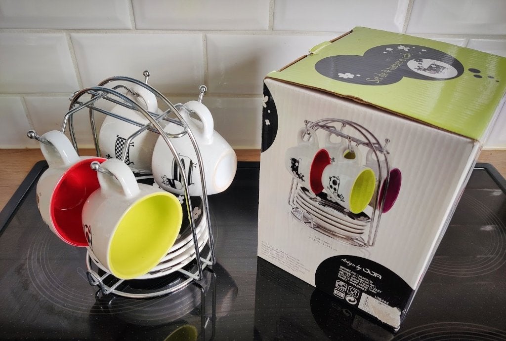 Set van 4 koffiekopjes met schoteltjes en metalen houder, Huis en Inrichting, Keuken | Servies, Ophalen of Verzenden, Nieuw, Overige merken
