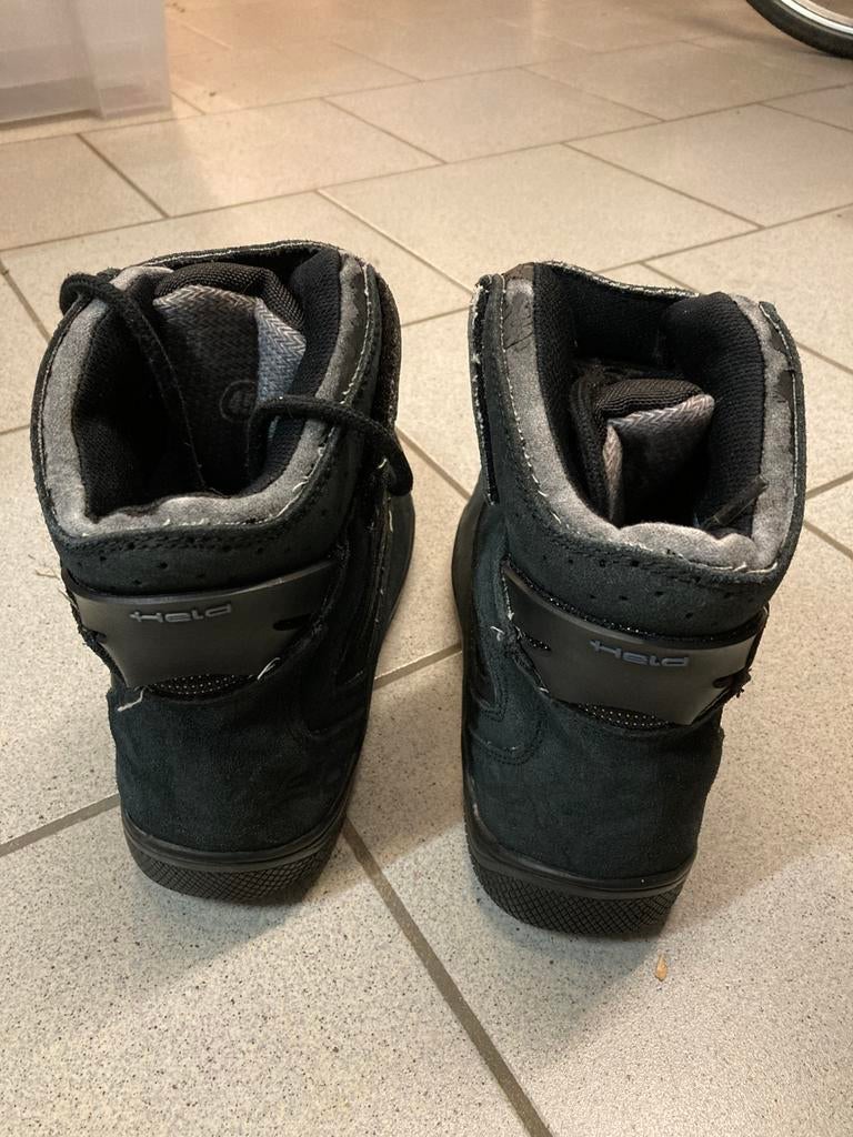 Chaussures moto, Enlèvement