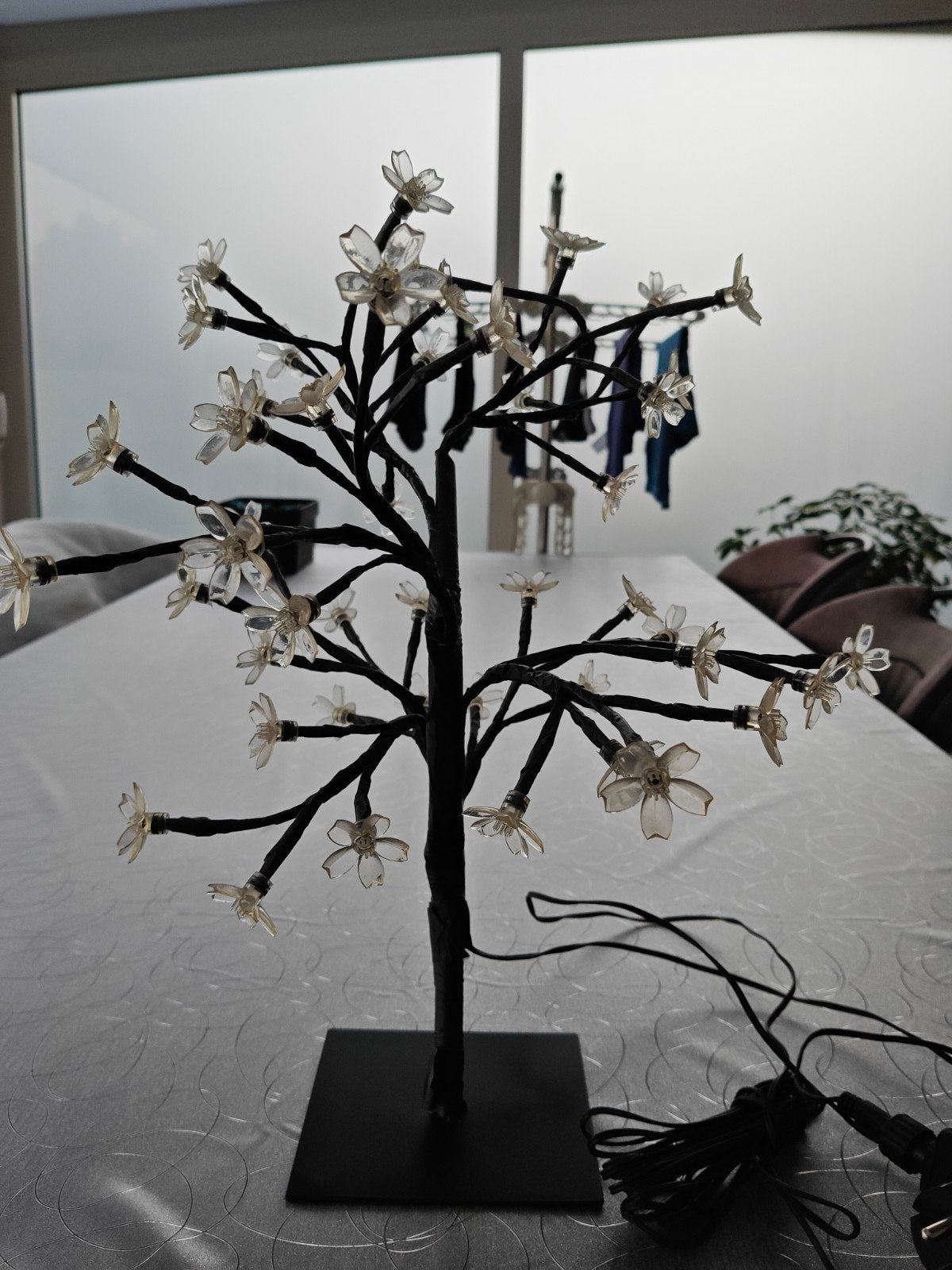 arbre lumineux aux extrémités fleuries, noir. hauteur 40 cm, Divers, Enlèvement, Comme neuf
