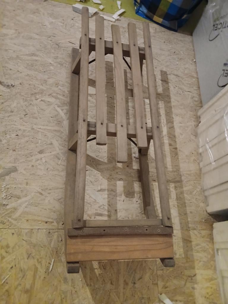 Houten slee, Enlèvement