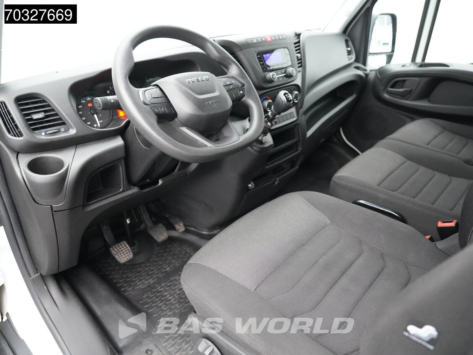 Iveco Daily 35C16 3.0L Laadklep Dubbellucht Bakwagen 160PK M, Auto's, Bestelwagens en Lichte vracht, Stof, Gebruikt, Euro 6, 4 cilinders