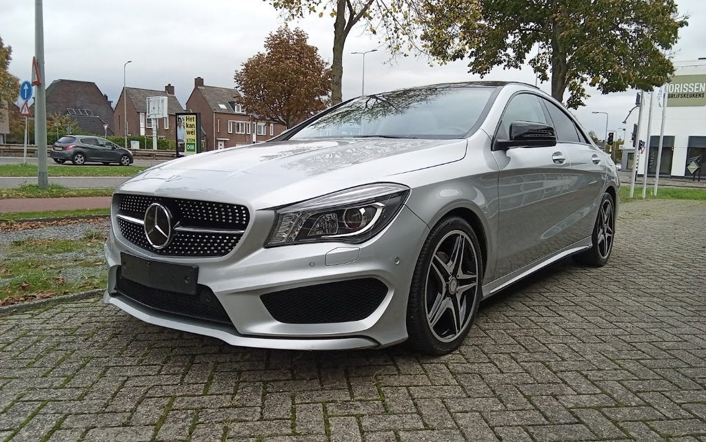 Mercedes CLA 200 automatique - Pack AMG 81 000 km, Autos, Cuir, Achat, Entretenue par le concessionnaire, 5 portes