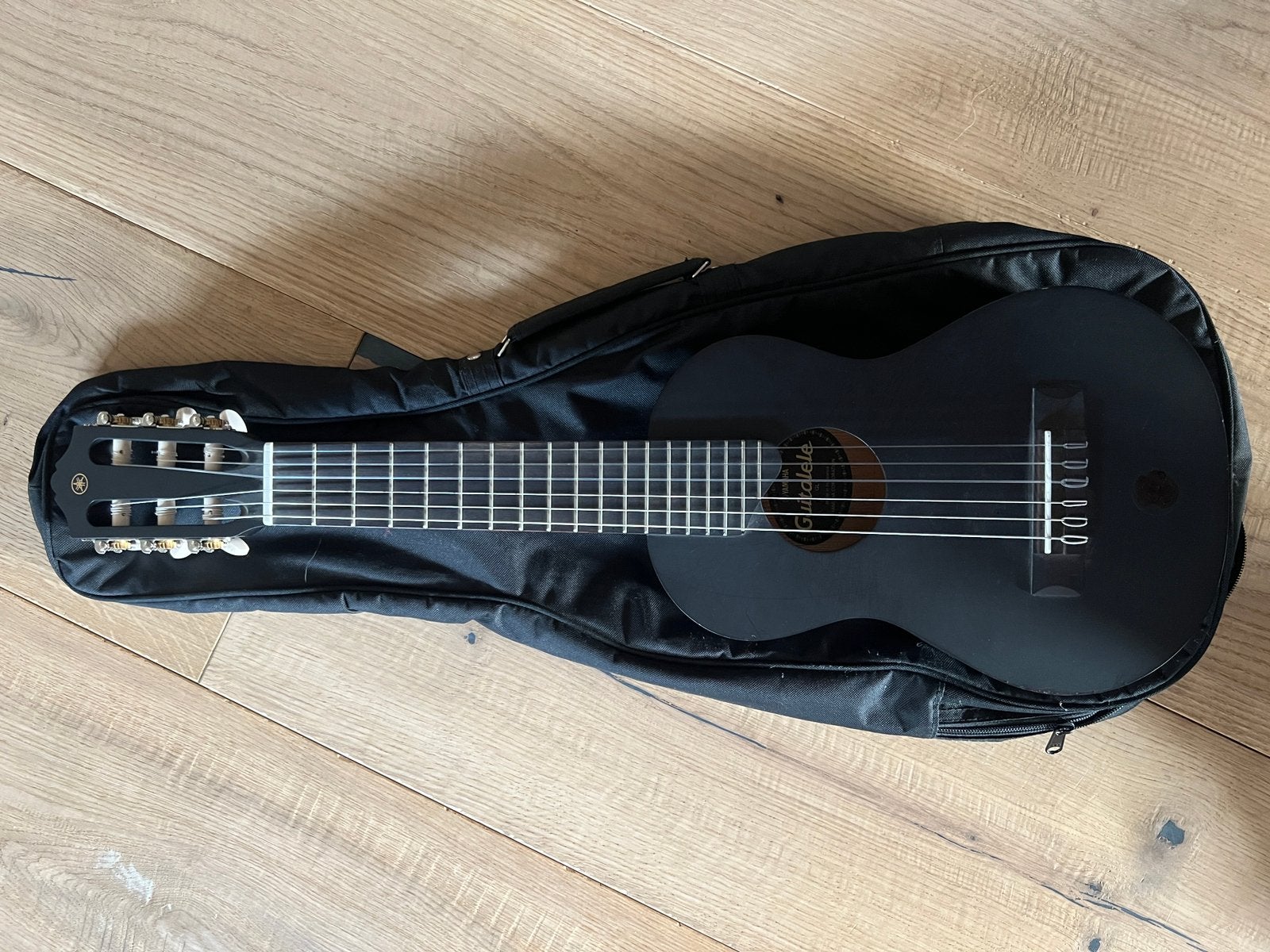 guitalele yamaha noir, Musique & Instruments, Enlèvement ou Envoi, Utilisé