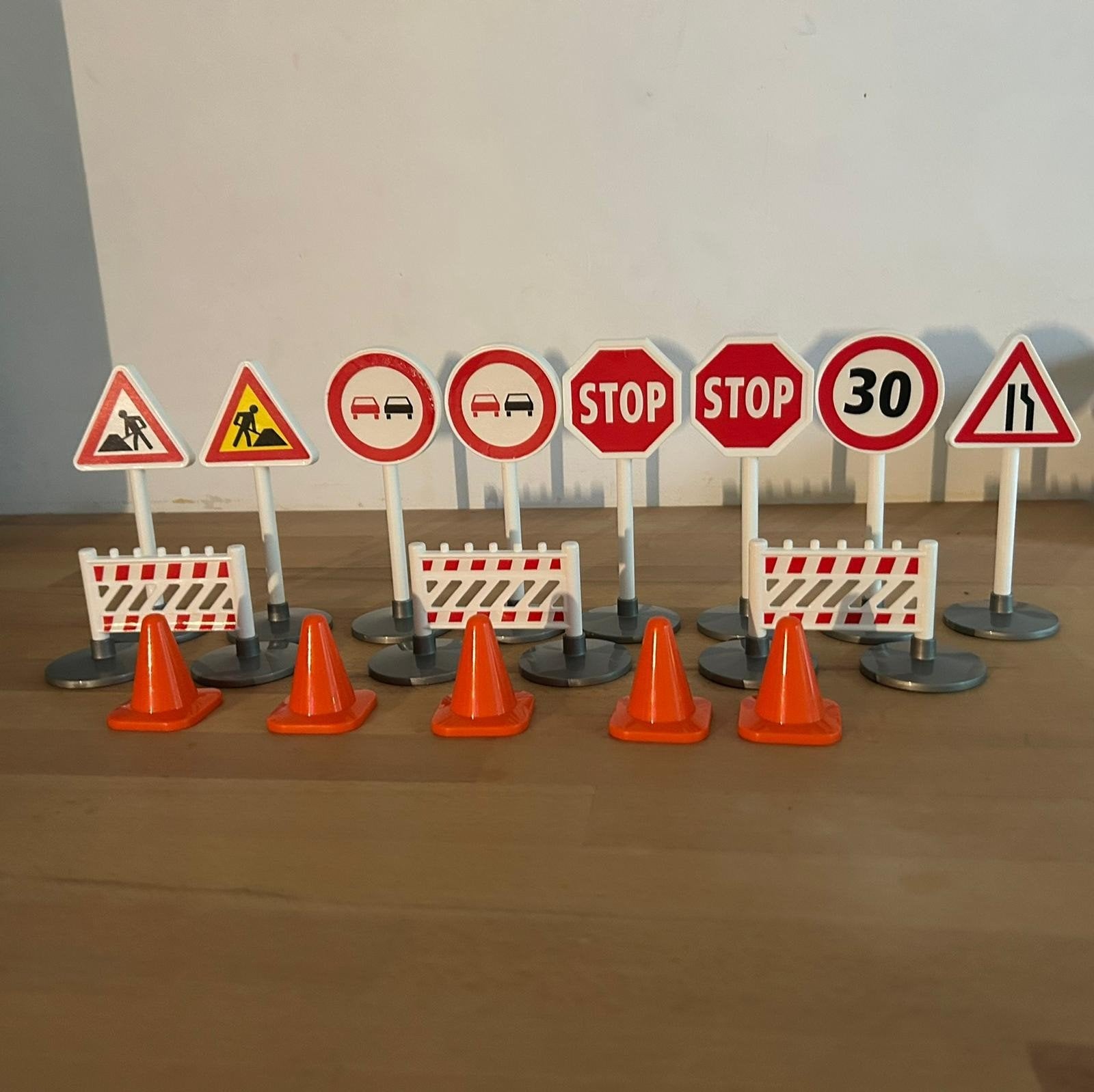 Verkeersbordjes, oranje pionnen en hekjes, Kinderen en Baby's, Speelgoed |Speelgoedvoertuigen, Gebruikt, Ophalen of Verzenden