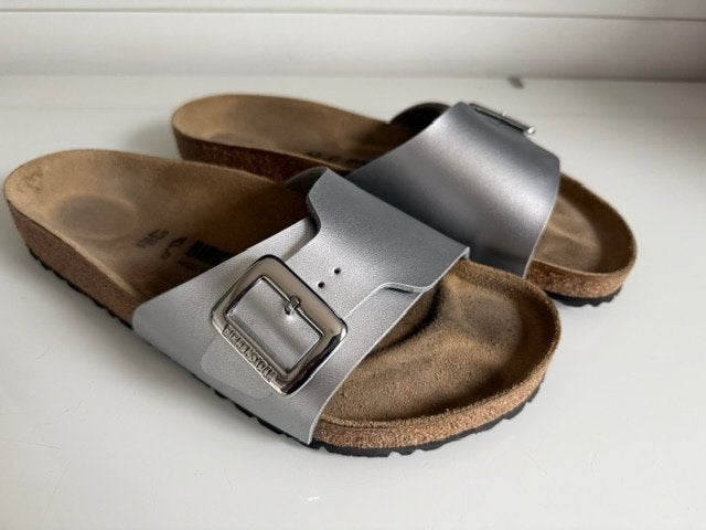 Sandale "BIRKENSTOCK" modèle spéciale argenté., Enlèvement ou Envoi, Autres couleurs, Comme neuf, Birkenstock