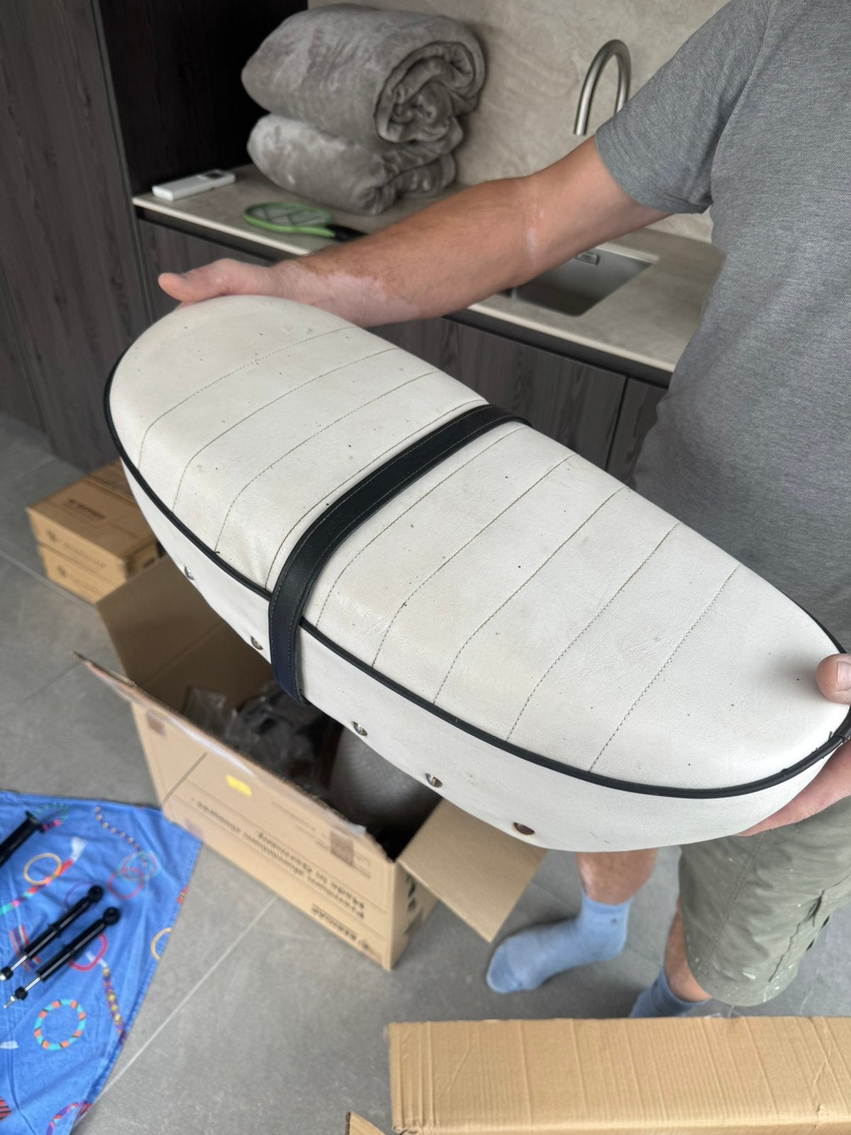 Selle Dax blanche, Enlèvement ou Envoi