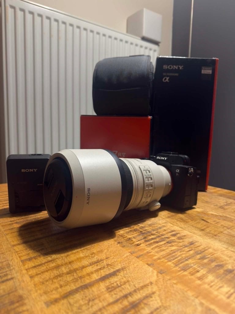 Sony A7 rv + Sony 70-200mm f2.8 GM II Of/En Sigma 24-70mm II, Sans zoom optique, Pare-soleil, 61 mégapixels, Enlèvement