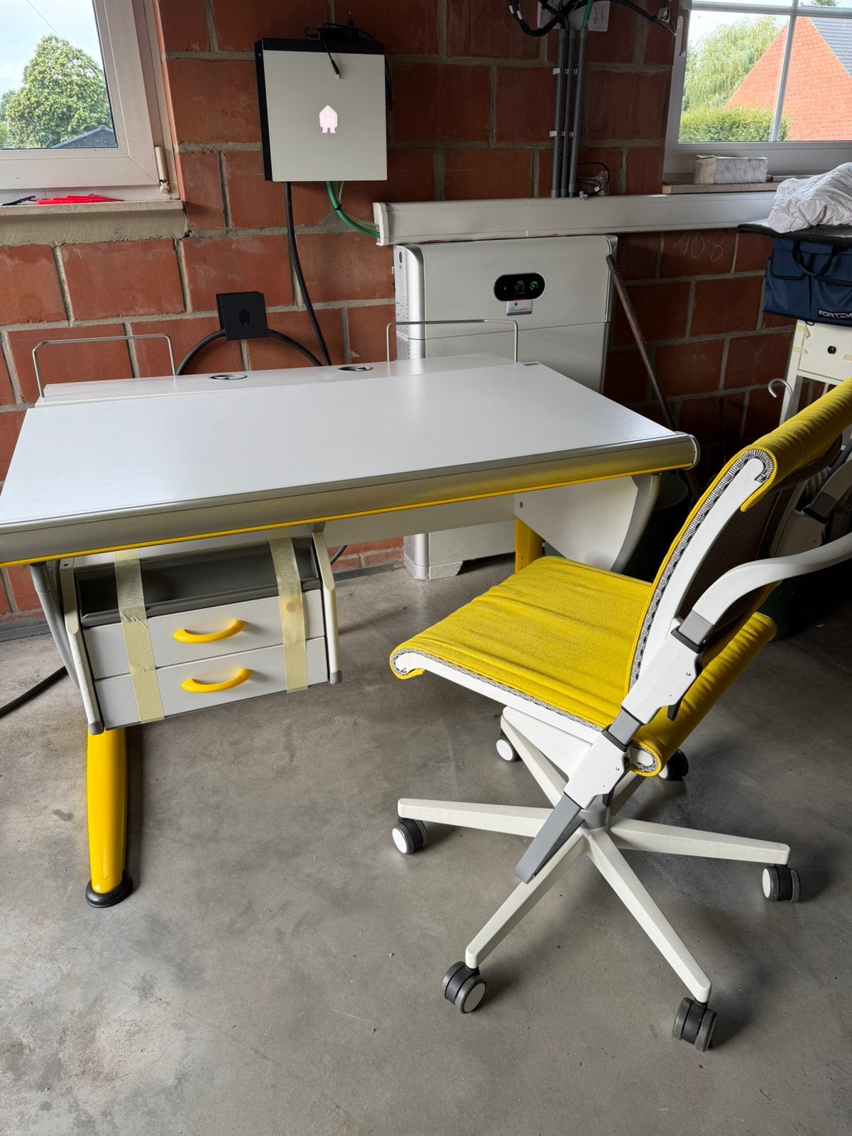 bureau + bureaustoel + lamp, Ophalen, Opbergruimte, Gebruikt, 115 cm