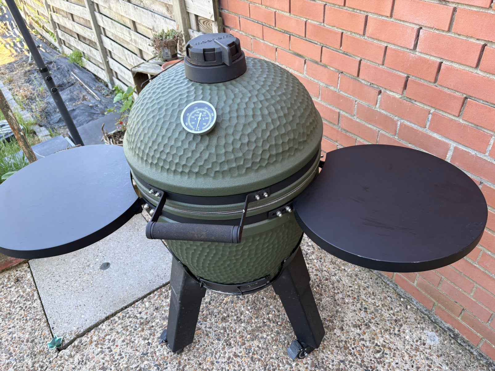 Kamado mat groen Moddern, Enlèvement, Utilisé, Avec accessoires