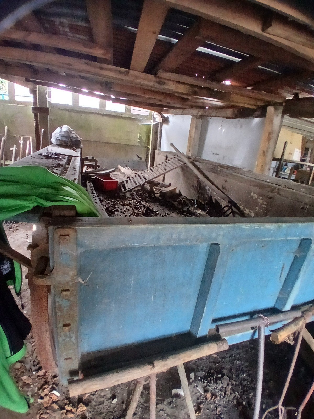 Chariot de ferme en bois., Enlèvement