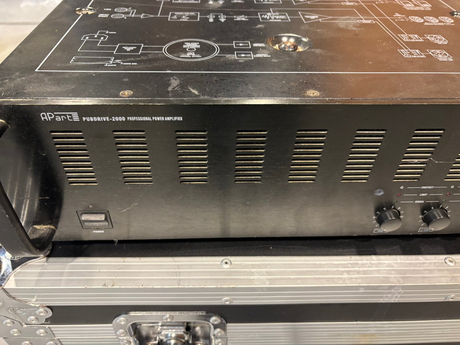 APart Pubdrive-2000 professionele eindversterker, Enlèvement, Utilisé, 1000 watts ou plus, Sono