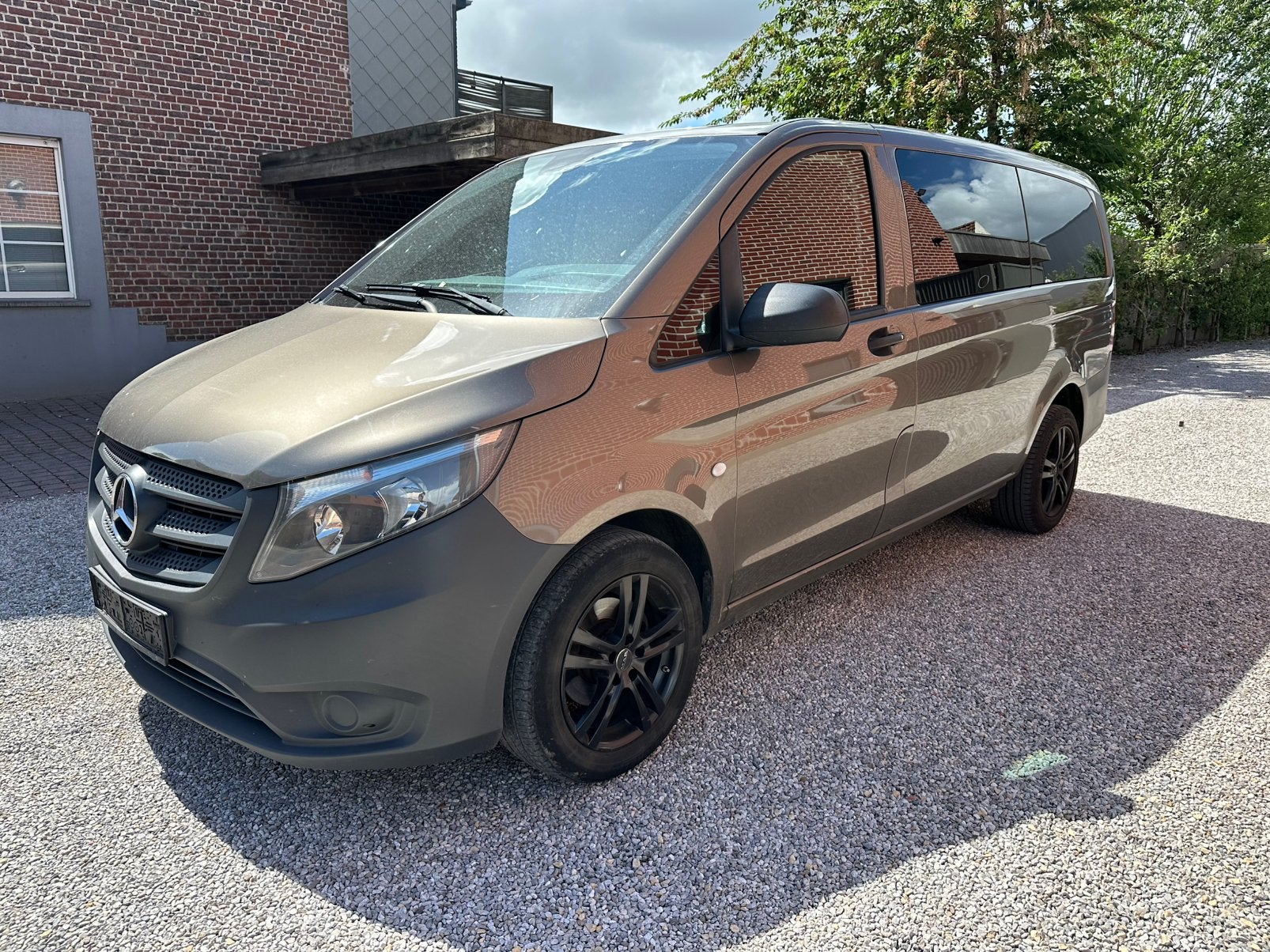 Vito 5 zitplaatsen / automaat / lichte vracht, Zwart, 4 cilinders, Bruin, Mercedes-Benz