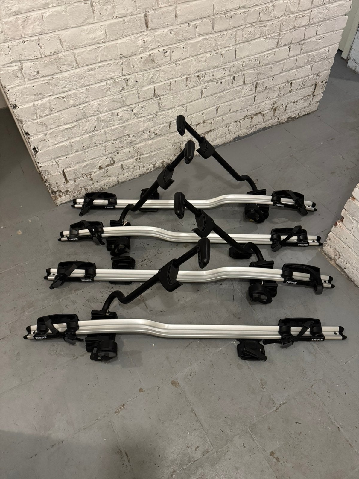 Porte-vélos THULE ProRide 598 (4x) 120€/pièce, 3 vélos ou plus, Comme neuf, Enlèvement, Galerie de toit