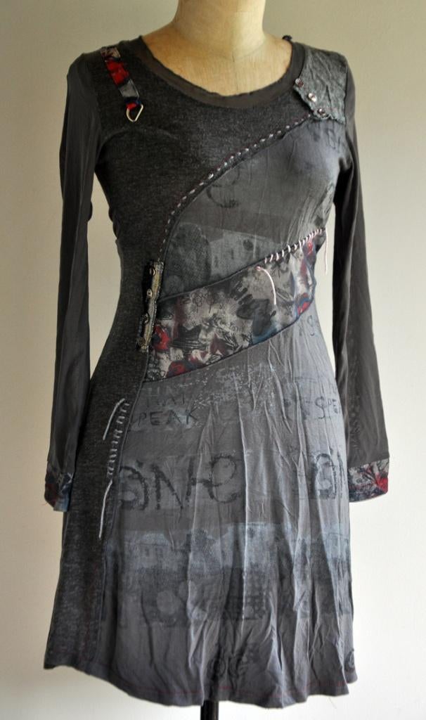 SOGGO - Robe grise avec motifs - T.M, Kleding | Dames, Maat 38/40 (M), Ophalen of Verzenden, Grijs, Gedragen