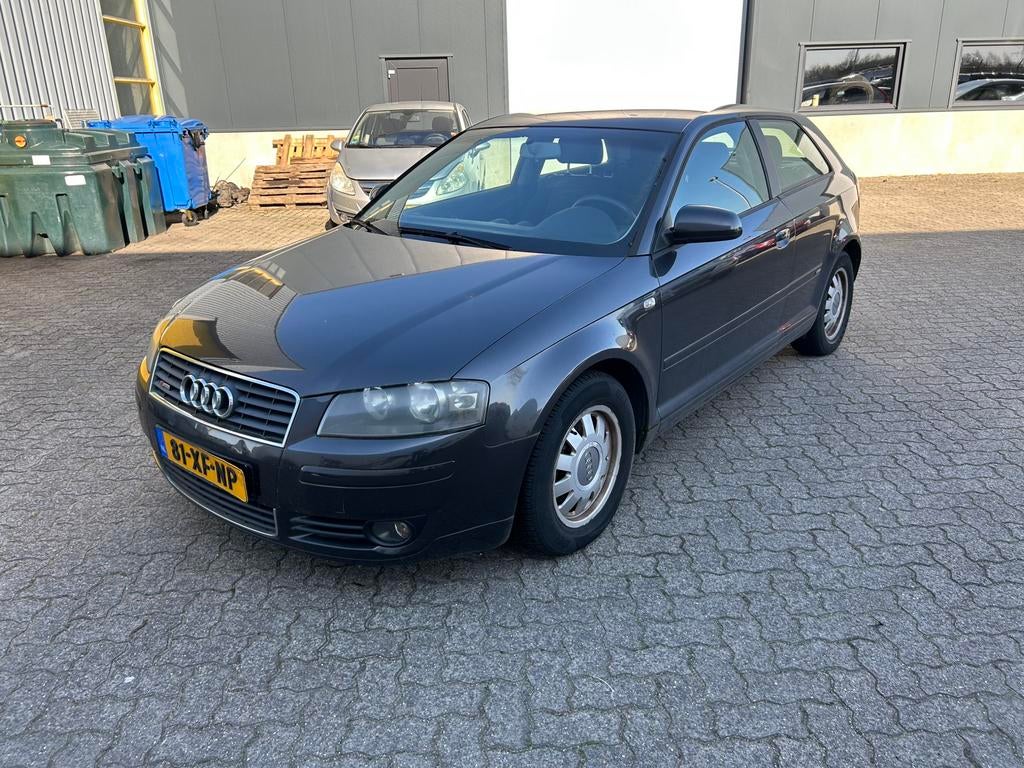 Audi a3 2003 1.6 DÉFECTUEUSE, Autos, Audi, Argent ou Gris, Achat, Boîte manuelle, Noir