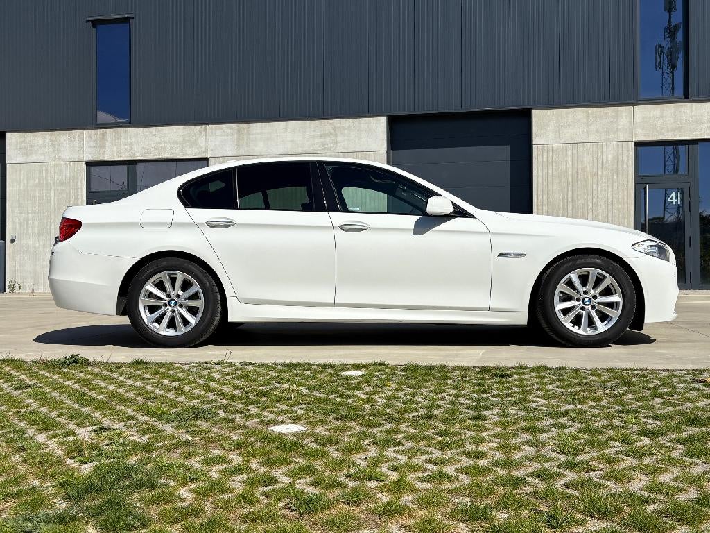BMW 520d M pakket  Onberispelijke staat Onvermoeibare kracht, Auto's, Automaat, Achterwielaandrijving, Zwart, Wit
