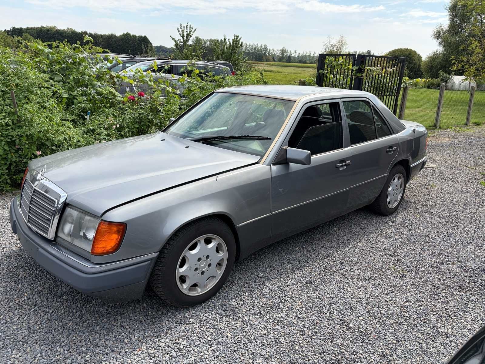 Mercedes-Benz 220E voiture classique, Autos, Achat, Entreprise, Mercedes-Benz, Berline